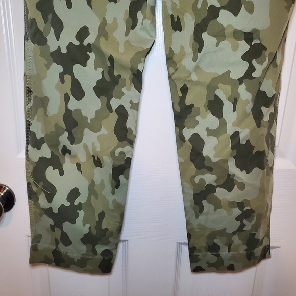Gap Straight Khaki High Rise Camo Pants Womens Size 6 Green Chino Twill - Picture 5 of 8